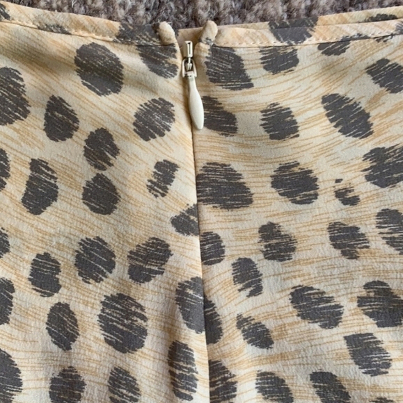 Equipment Femme Lewis Shorts Silk High Rise Animal Print Neutral Boho Preppy L - Picture 8 of 9